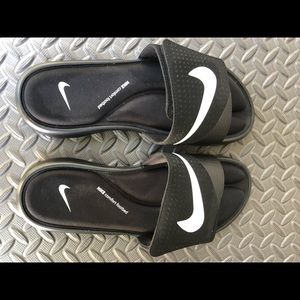 Nike slides
